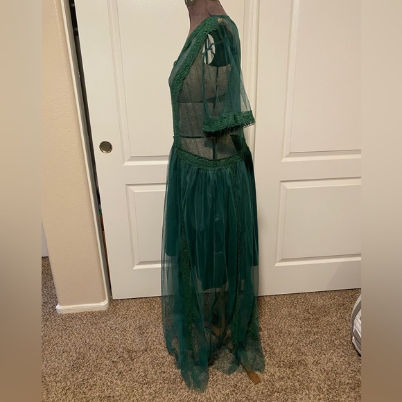 90’s nostalgia tulle outer gown in emerald green! - Picture 3 of 4